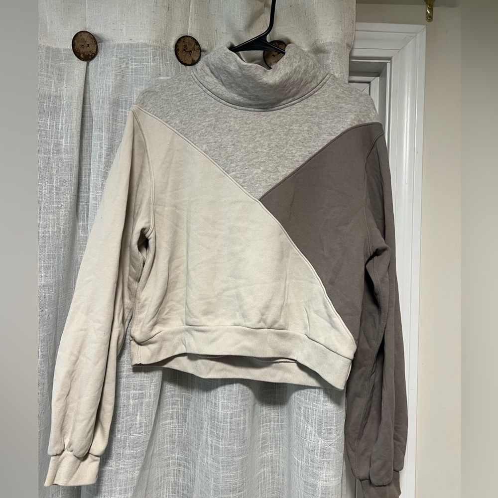 Abercrombie sweatshirt